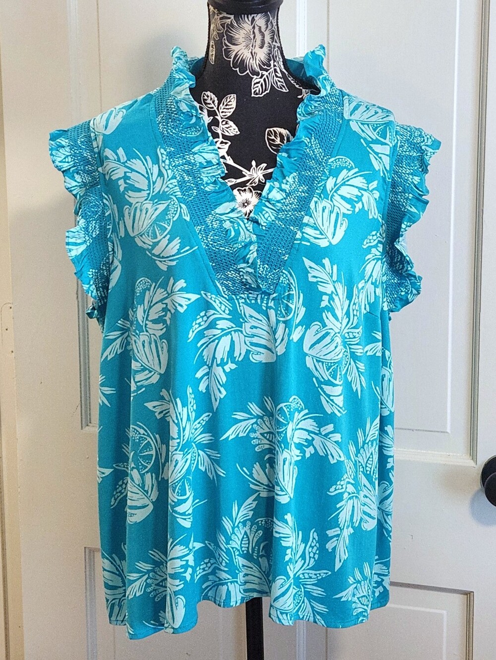 🆕️ 🩵Crown & Ivy🩵 - Turquoise/White Ruffle Trim S/S Top